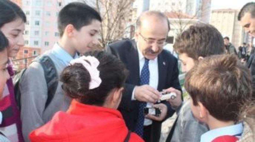 Başkan G&uuml;mr&uuml;k&ccedil;&uuml;oğlu&rsquo;nun &Ccedil;ocuk Sevgisi