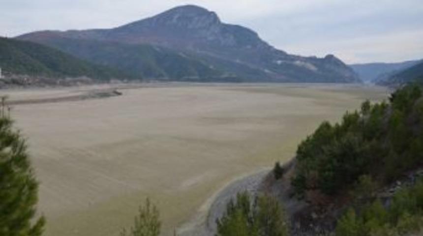 Altınkaya Barajı&rsquo;nda 10 Kilometrelik Alan &Ccedil;&ouml;le D&ouml;nd&uuml;