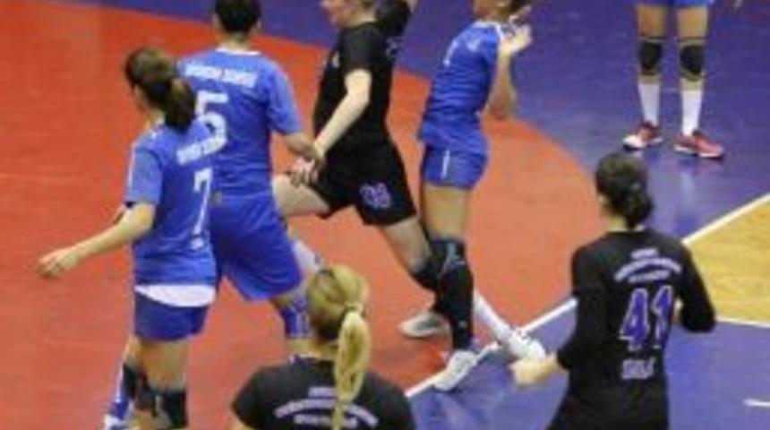 Yenimahalle İzmir&rsquo;de Yarı Finale &Ccedil;ıktı