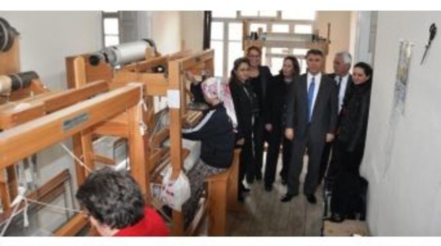 &ldquo;ipeğinle Geleceğini Doku&rdquo; Projesi G&ouml;r&uuml;c&uuml;ye &Ccedil;ıktı