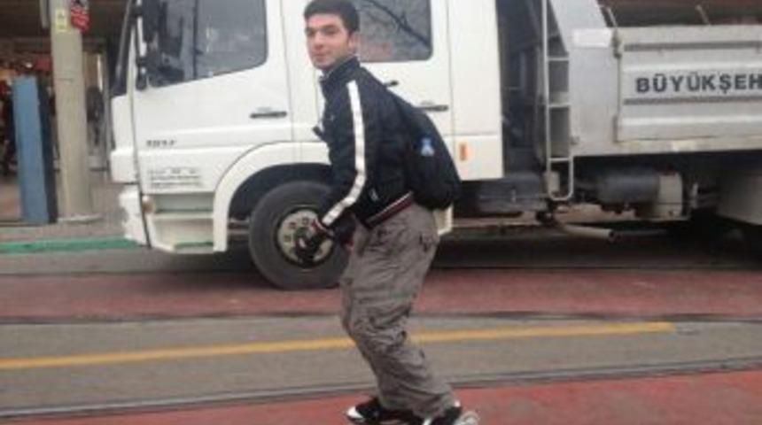 Tramvay Yolunda Paten Keyfi