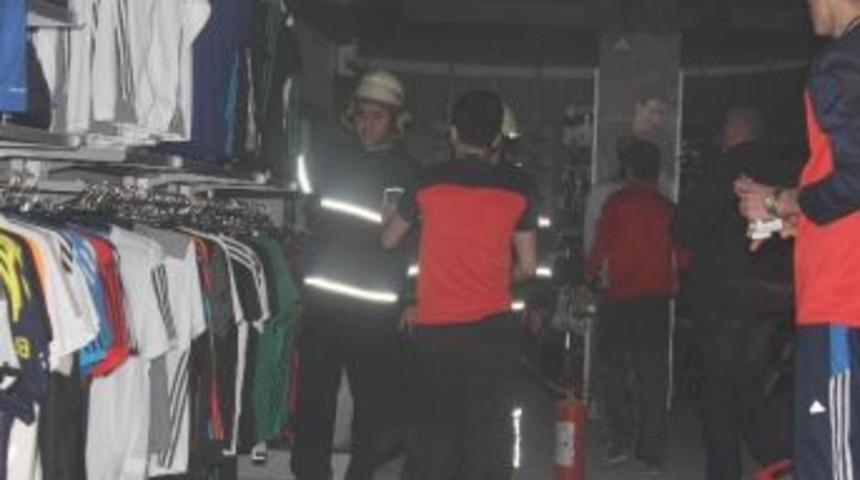 Mağazada Yangın Paniği