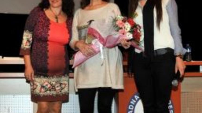 Yazar Canan Tan, Ad&uuml;&rsquo;l&uuml; Gen&ccedil;lerle Buluştu