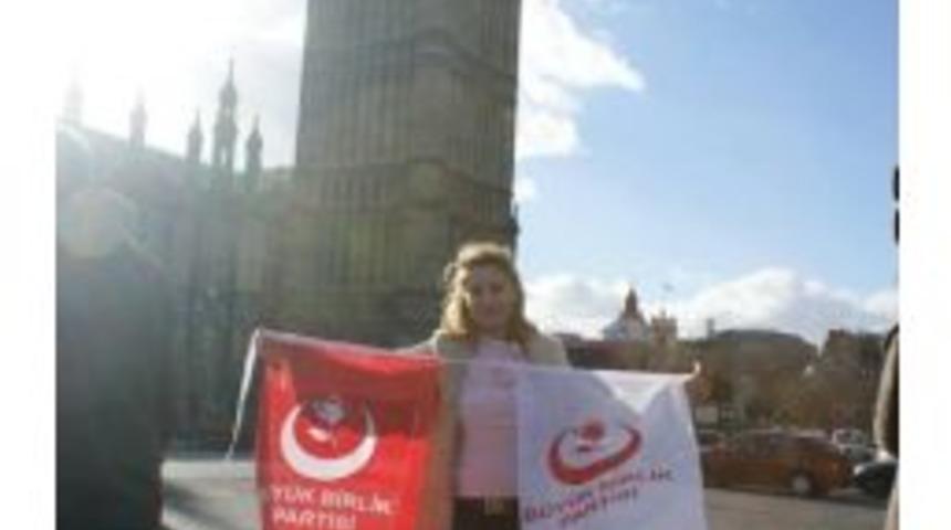 Ersezen, Londra&rsquo;da B&uuml;y&uuml;k Birlik Bayrağı A&ccedil;tı