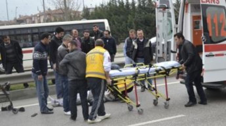 Karşıdan Karşıya Ge&ccedil;erken Kamyonetin Altında Kaldı