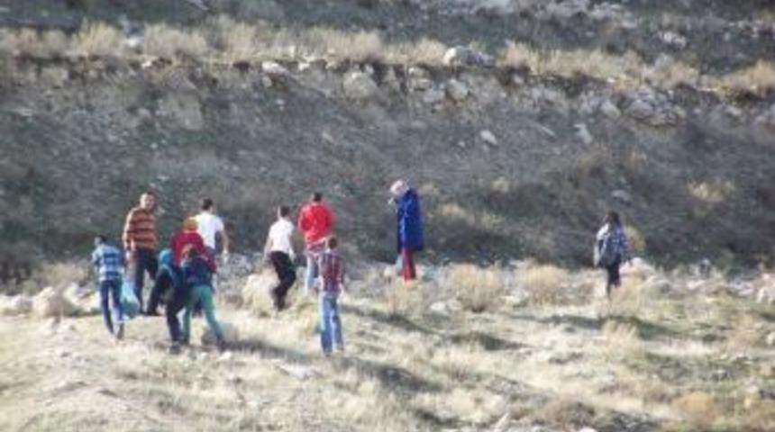 -lise &Ouml;ğrencileri Medrese Ve Piknik Alanında Temizlik Yaptı