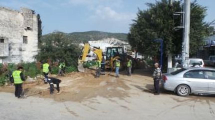 Bodrum Belediyesi Ekipleri Sanayi Sitesinde &Ccedil;alışmalara Başladı