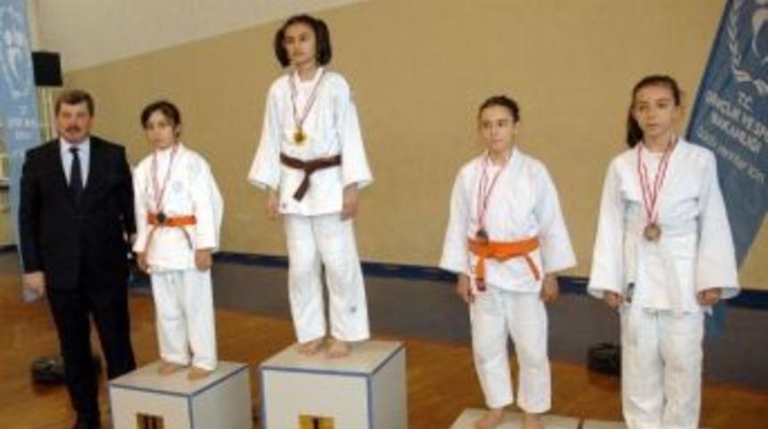 Anadolu Ligi 1. Grup Judo M&uuml;sabakaları Edremit&rsquo;te Başladı