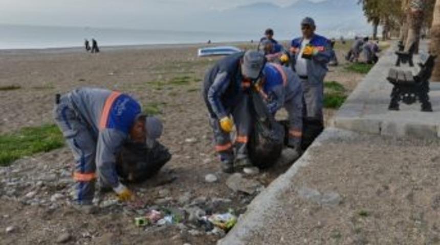 Konyaaltı Sahili&rsquo;nde &lsquo;yaz Sezonu&rsquo; &Ouml;ncesi Temizlik