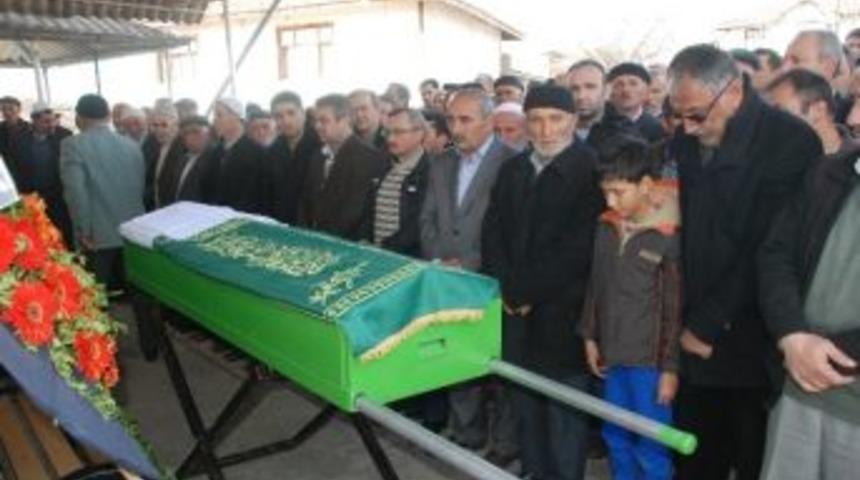 İntihar Eden Polis Memuru Memleketi Tokat'ta Toprağa Verildi