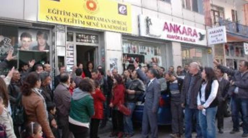 Eğitim-sen'den Adıyaman'da K&uuml;rt&ccedil;e Tabela