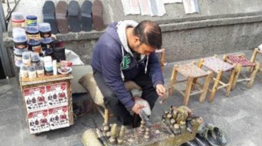 Diyarbakır&rsquo;ın 60 Yıllık Ayakkabı Boyacıları