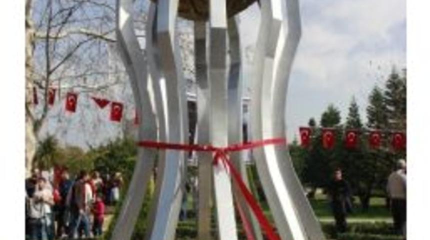 100 Yıllık &Ccedil;ınar Ağacının Altına Kurulan Srebrenitsa Anıtı A&ccedil;ıldı