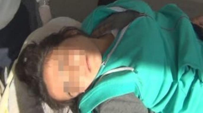 Hastane Tuvaletinde Doğurduğu Bebeğini &Ccedil;&ouml;pe Atarken Yakalandı