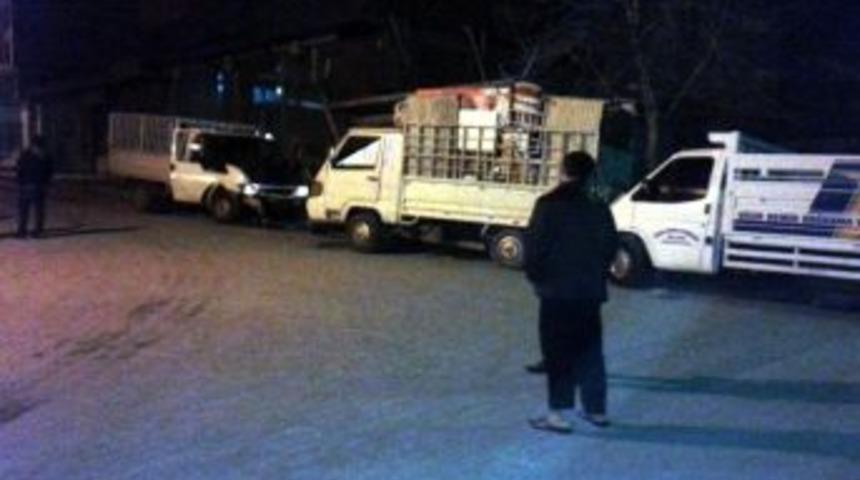 Besni&rsquo;de &Uuml;&ccedil; Ara&ccedil; Birbirine Girdi