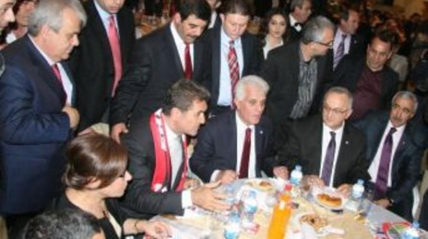 Mustafa Sarıg&uuml;l'den T&uuml;rk&uuml;l&uuml; Mesaj