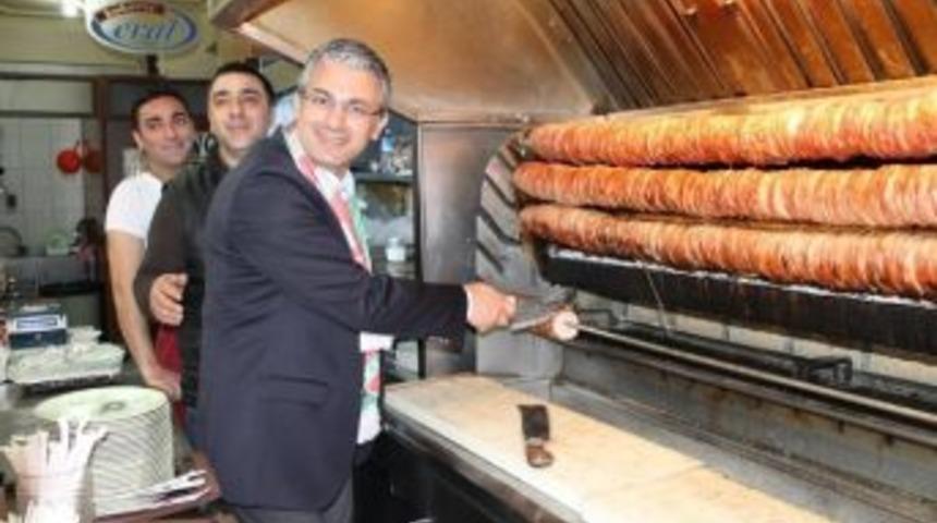 Chp Adayı Akpınar, Karşıyaka &Ccedil;arşı İle Kucaklaştı