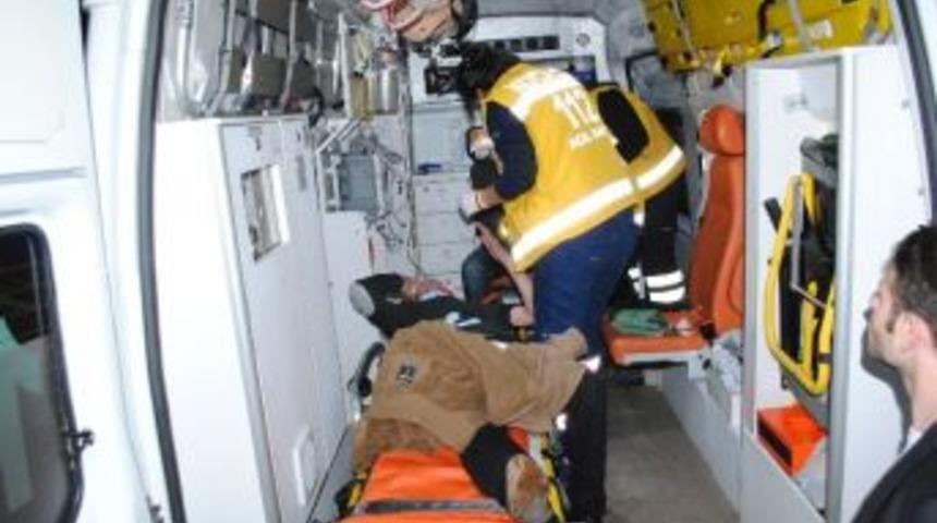 Halk Otob&uuml;s&uuml; İle Tır &Ccedil;arpıştı: 7 Yaralı