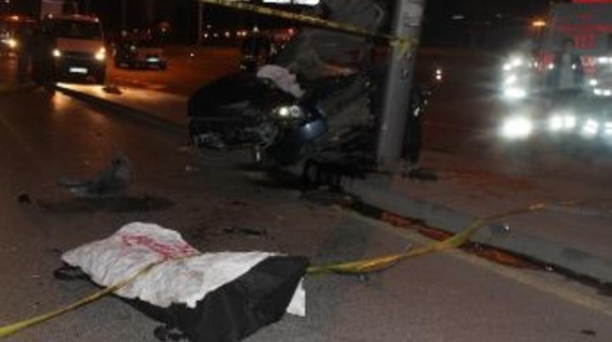 &Ouml;nce Tır&rsquo;a, Sonra Yayaya &Ccedil;arptı; 1 &Ouml;l&uuml;, 2 Yaralı