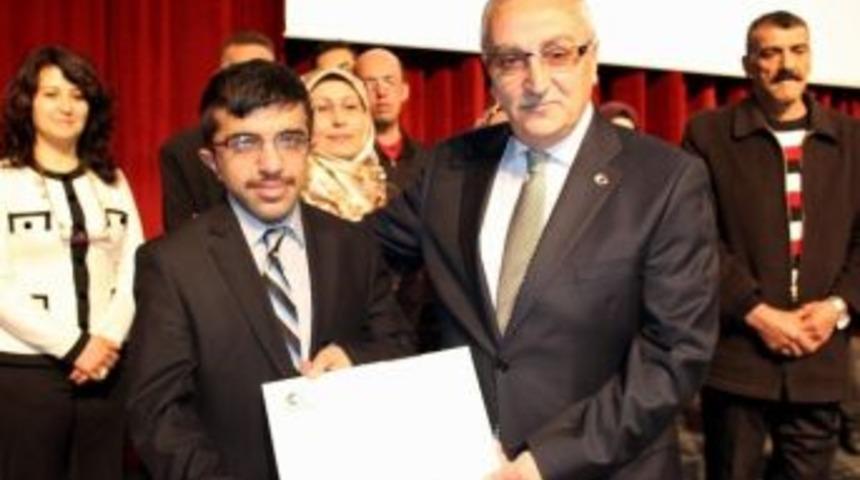 İşaret Dili Eğitimini Tamamlayanlar Sertifikalarını Aldı