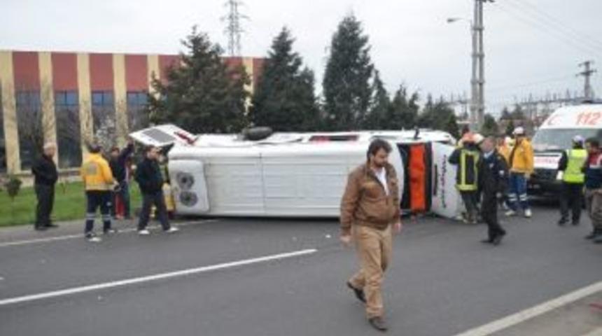 İş&ccedil;i Servisleri &Ccedil;arpıştı: 1 &Ouml;l&uuml;, 12 Yaralı