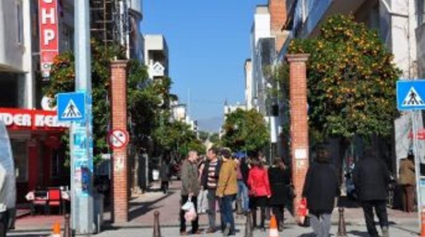 Nazilli'de Uzun &Ccedil;arşı Takları Beğeni Topladı