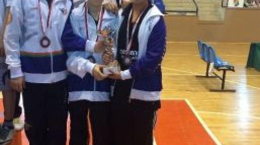 &Ouml;zel Aydınlık Okulları Masa Tenisinde İl &Uuml;&ccedil;&uuml;nc&uuml;s&uuml; Oldu