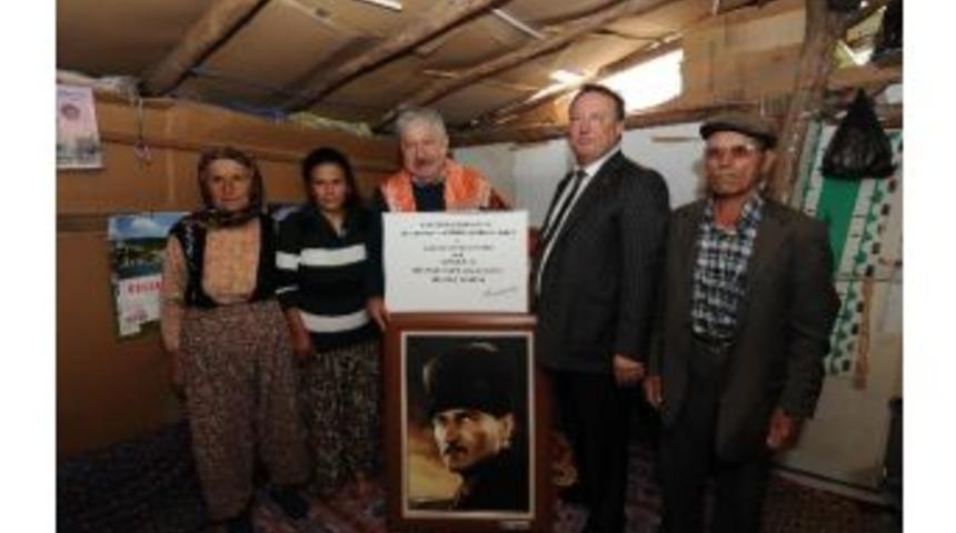 Başkan Akaydın, Kepenek Giydi, Deveye Bindi