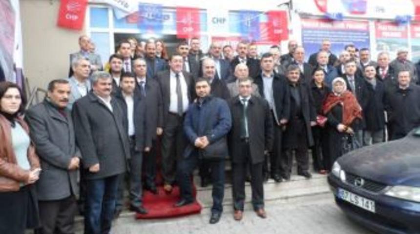 Ak Partililer CHP se&ccedil;im b&uuml;rosunu ziyaret etti