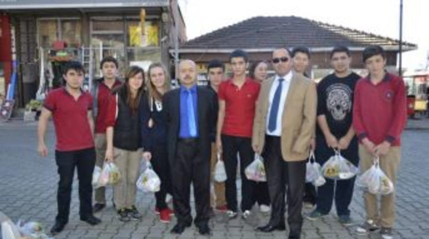 &Ouml;ğrenciler har&ccedil;lıklarıyla Suriye'ye yardım kampanyasına katıldı