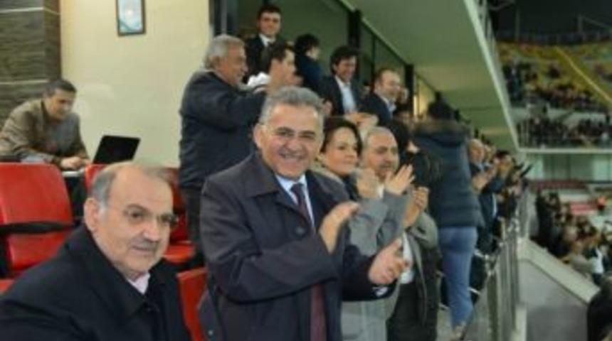 Melikgazi Belediyesi Daire M&uuml;d&uuml;rleri Erciyesspor'u Yalnız Birakmadı