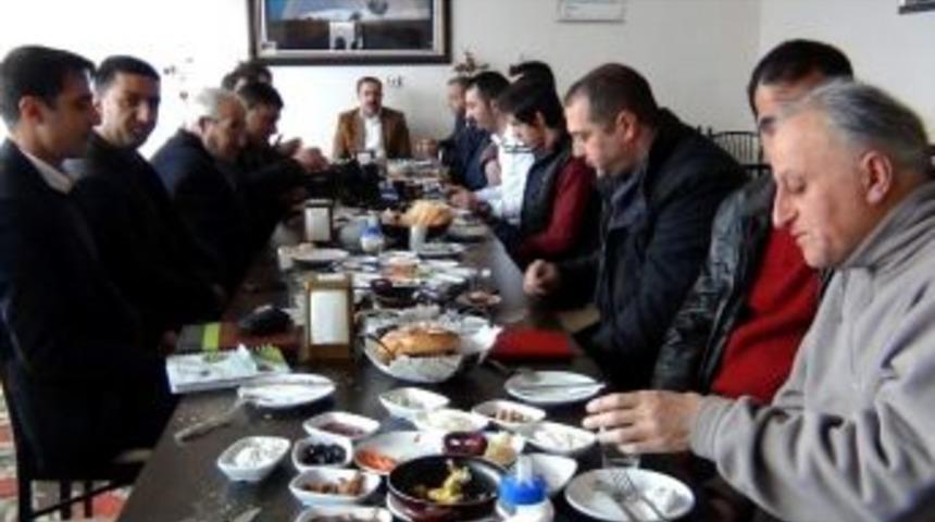 Ak Parti Erciş Belediye Başkan Adayı Abdulahat Arvas Basınla Kahvaltıda Bir Araya Geldi