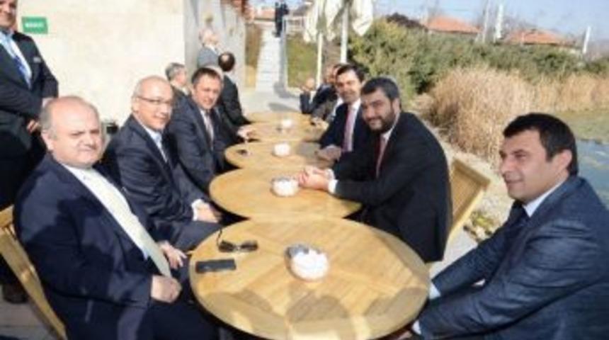 Ulaştırma Bakanı L&uuml;tfi Elvan: