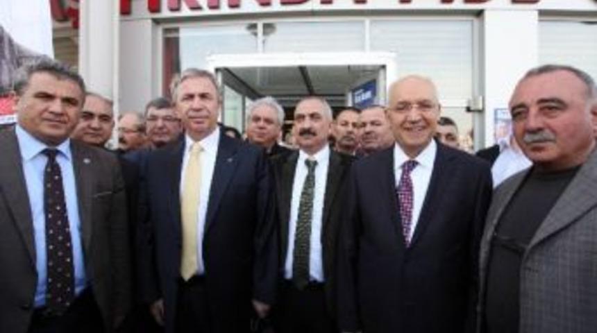 Eşit Hizmetin Adı: Fethi Yaşar