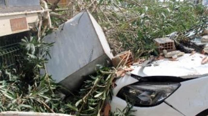 Balkonu &Ccedil;&ouml;kerten Kalorifer Tankı Apartmanı M&uuml;h&uuml;rletti