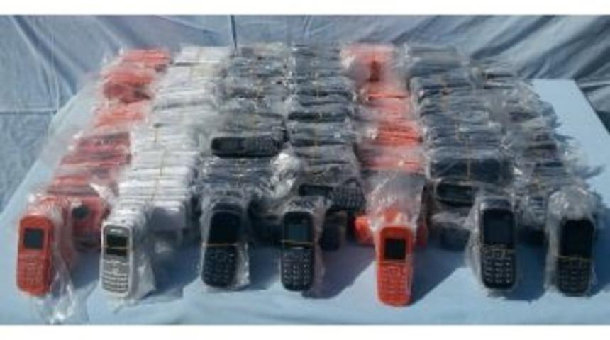 Şemdinli'de 434 Cep Telefonu Ele Ge&ccedil;irildi