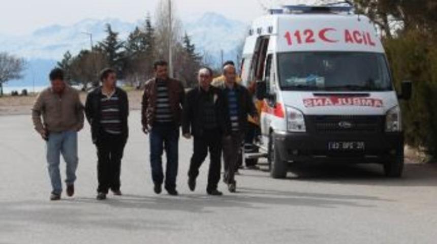 Oğlunu G&ouml;remeyen Baba&rsquo;dan Bı&ccedil;aklı Eylem