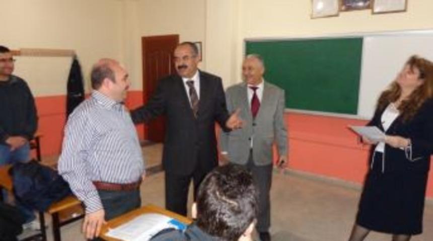 Burhaniye&rsquo; De Okullar Akşamları Da A&ccedil;ık