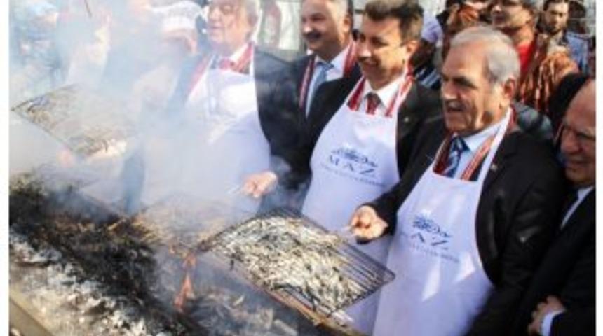 Muğla&rsquo;da &Uuml;&ccedil; Ton Hamsi Dağıtıldı