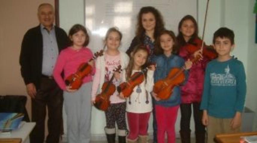 Burhaniyeli &Ccedil;ocuklar Keman İle Tanıştı