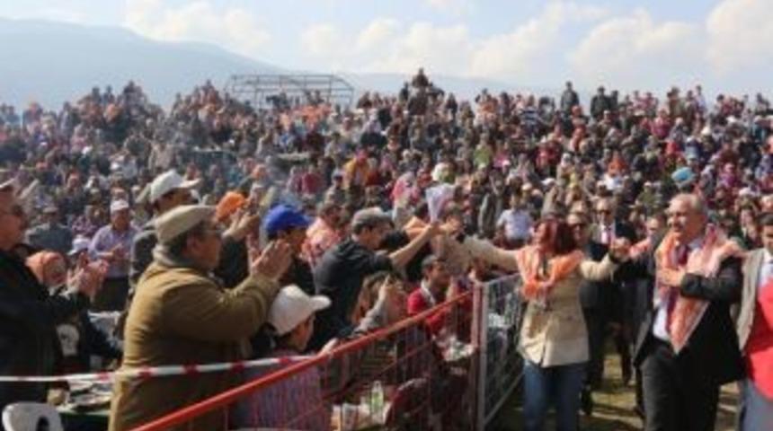 Başkan &Ccedil;er&ccedil;ioğlu Bozdoğan Deve G&uuml;reşlerine Katıldı