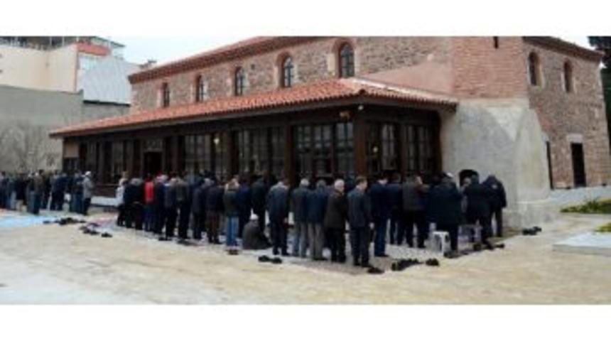 A&ccedil;ılışı B&uuml;rokrasiye Takılan Cami, Sessiz Sedasız İbadete A&ccedil;ıldı