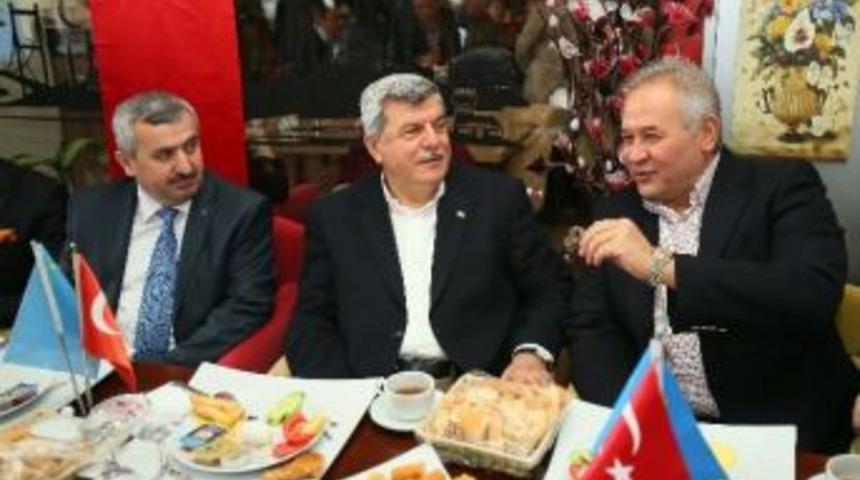 Başkan Karaosmanoğlu Kırım Tatarları İle Bir Araya Geldi