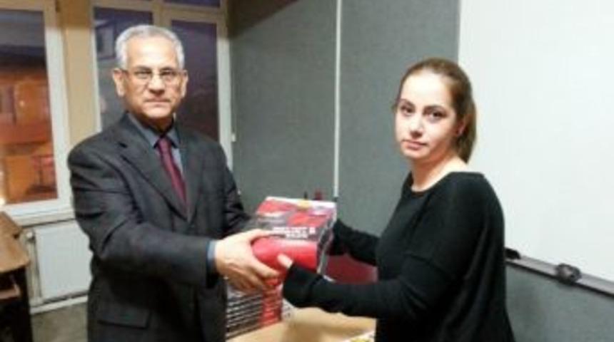 Kaymakamlıktan Kpss&rsquo;ye Hazırlanan 104 Kursiyere Kitap Seti