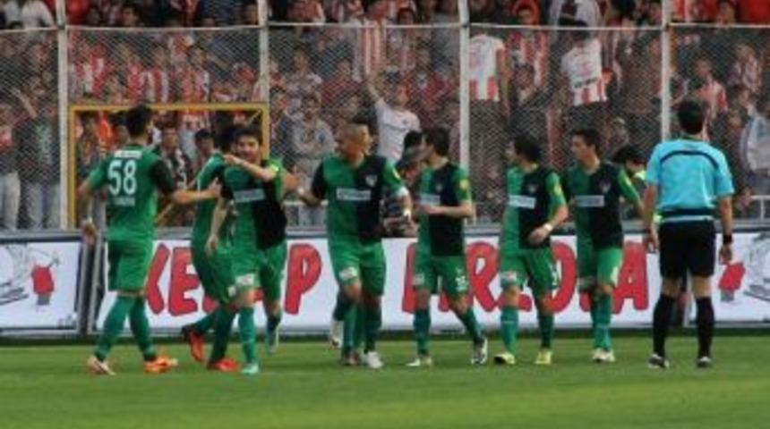 Tekden Denizlispor&rsquo;da Y&uuml;zler G&uuml;l&uuml;yor