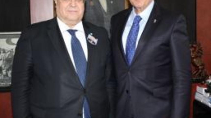T&uuml;rker: "ideallerimize Sahip &Ccedil;ıkıyoruz"