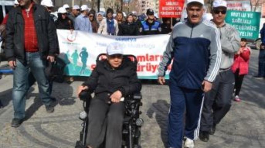 Ev Hanımları Sağlığa Y&uuml;r&uuml;d&uuml;