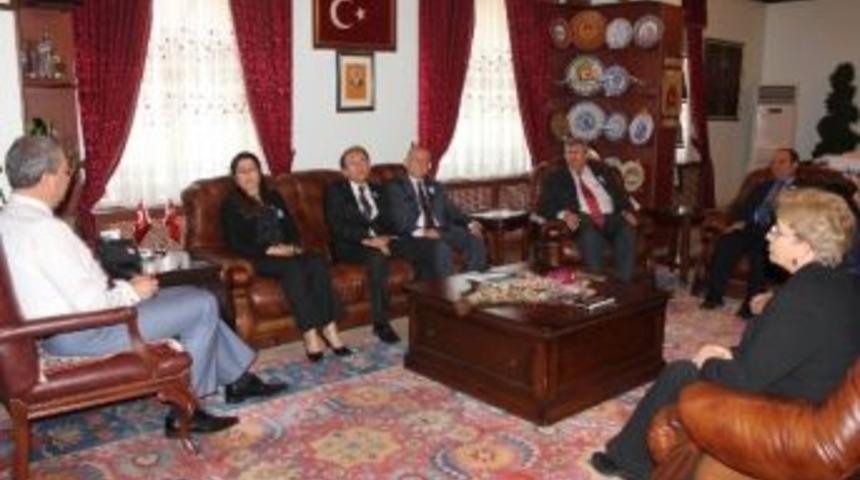 İl Defterdarı Ercoşman, Belediye Başkanı &Uuml;nver&rsquo;i Ziyaret Etti