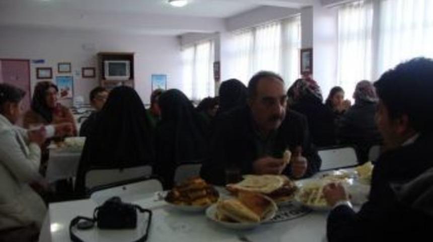 Pazaryolu 75. Yıl Yibo&rsquo;da &Ouml;ğrenci Velileri Ağırlandı