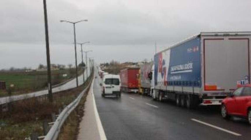 Bulgaristan&rsquo;daki İnşaat &Ccedil;alışmaları Kapıkule'de Tır Ge&ccedil;işlerini Durdurdu